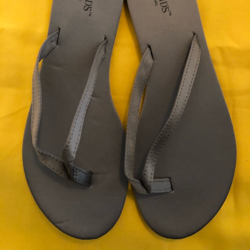 Satin flip flop – gray